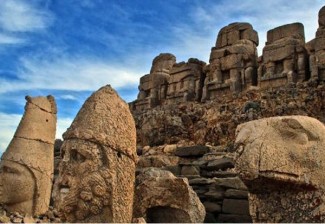 Syirik di Era Modern: Dari Berhala Batu ke Sistem Dunia