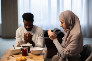 Jejak Awal Interaksi Sosial Wanita: Dari Lembah Bakkah ke Majelis Ibrahim