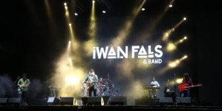 Tampil di WMSJ 2025, Iwan Fals Bawa Pesan Damai Lewat Lagu 100 Tahun Gontor