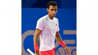 Auger-Aliassime Kalahkan Musetti untuk Capai Perempat Final Shanghai Masters1000, Medvedev dan De Minaur Juga Lolos
