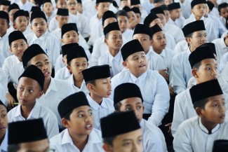 Rektor UIN Banten Ungkap Filosofi Santri Jalan Jongkok