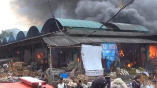 Pasar Induk Kramat Jati Terbakar, Asap Hitam Tebal Membubung Sejak Pagi