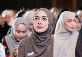 Wanita dalam Masa Iddah Keluar Rumah untuk Bekerja, Bolehkah?