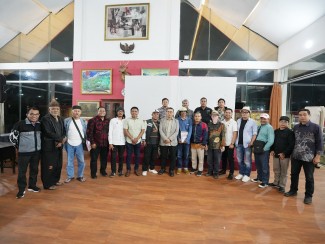 Menteri Kebudayaan Tinjau Manuskrip Kuno Sumbar yang Terancam Bencana dan Siapkan Solusi Pendanaan