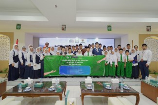 Bantu Korban Banjir Aceh dan Sumatra, Al-Azhar Syifa Budi Titipkan Donasi ke BAZNAS RI