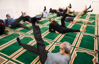 Lebih dari Tempat Ibadah: Masjid di Bradford Hadirkan Kelas Pilates Lansia