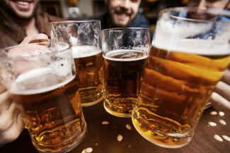 Kiamat Sudah Dekat: Legalisasi Cairan Memabukkan dalam Gelas Peradaban Modern