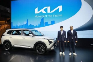 Ramaikan IIMS 2026, Kia Tampilkan Wajah Baru Carens dan Sonet dengan Penawaran Spesial