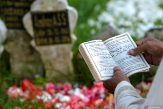 Panduan Lengkap Ziarah Kubur Jelang Ramadhan: Adab, Doa, dan Tata Caranya