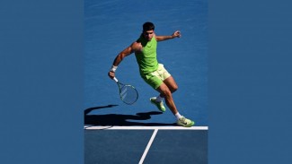 Alcaraz Lolos Babak Pertama di Qatar Exxon Mobil Open Dengan Susah Payah, Tapi Permainannya Bikin Kagum