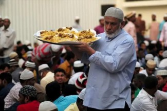 Filantropi Ramadhan: Analisis Teologis dan Dampak Sosial Tradisi Memberi Buka Puasa bagi Sesama