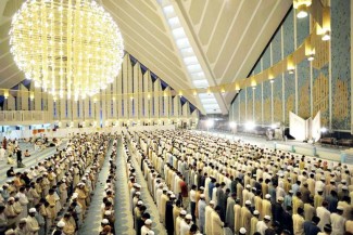 Melacak Legalitas Tarawih: Syaikh Al Utsaimin Tegaskan Bukan Sekadar Tradisi Umar