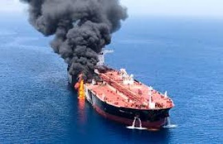 Iran Menutup Selat Hormuz, 3 Kapal Tanker Inggris & AS Diserang Saat Coba Melintas