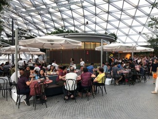 Dampak Perang Iran vs Amerika-Israel: WNA Cemas dan Kesal Terjebak di Singapura Tak Bisa Terbang