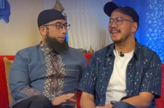 Pandji Pragiwaksono Kagumi Gaya Dakwah Khalid Basalamah yang ‘Engaging