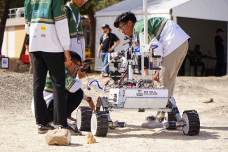 Debut Internasional, Tim RIVAL ITS Raih Best Rookie Team di Australia