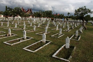 Wasiat Imam Syafi’i: Larangan Keras Menembok dan Menghias Kuburan