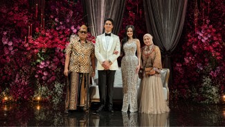Di Tengah Gemerlap Batik dan Jas, Haji Her Hadiri Pernikahan El Rumi dengan Sarung: Siapa Dia?