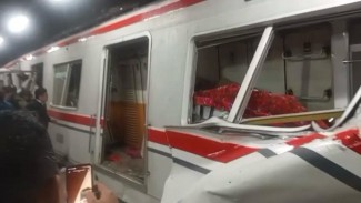Kronologi Kejadian: Awalnya KRL Berhenti karena Tabrak Taksi, Lalu KRL Ditabrak KA Argo Bromo
