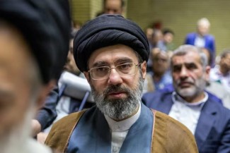 Pemimpin Tertinggi Iran yang Terluka Tidak Tampak di Publik, tetapi Tetap Menentukan Strategi, Inteljen AS Terus Mengintai