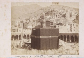 Nasib di Antara Cadas dan Oase: Geografis Makkah dan Madinah Sebagai Pusat Ekonomi Pra-Islam