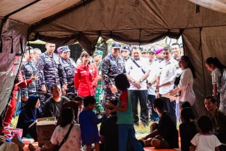 TNI AL Dirikan Posko Pengungsian dan Salurkan Bantuan untuk Korban Kebakaran Kemayoran