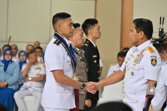 TNI AL Wisuda Perwira Dikreg Seskoal, Cetak Pemimpin Maritim Unggul Hadapi Tantangan Global
