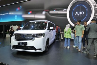 Mobil Keluarga Yang Nyaman, Juga Pas Buat Profesional Yang Pengen Tetap Produktif