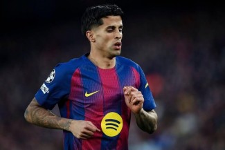 Target Pertahanan Utama Menunggu Kesepakatan Antara Barcelona dan Al Hilal, Ia Bolos Latihan Klub