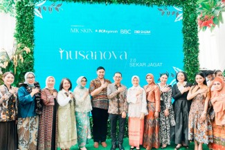 Fadli Zon Buka Pameran NUSANOVA 2.0, Wastra Nusantara Ivan Gunawan Siap Tembus Dunia
