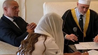 Kabar Roberto Carlos Peluk Islam Mencuat, Pernikahannya dengan Pengusaha Muslim Terungkap