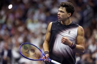 Ben Shelton Si Service Gledek Manfaatkan Dukungan Publik untuk Taklukkan Hurkacz di US Open