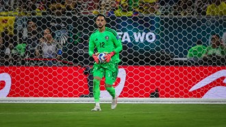 Camilo Vargas Jadi Tembok Kolombia, Gagalkan Bruno Fernandes hingga Cristiano Ronaldo di Babak Pertama