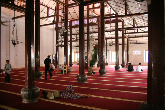Masjid Agung Banten: Persilangan Arsitektur Jawa, China, dan Belanda