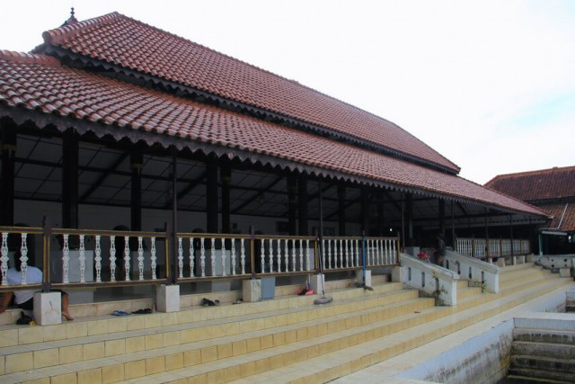Masjid Agung Banten: Persilangan Arsitektur Jawa, China, dan Belanda