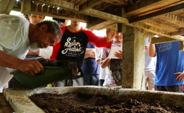 Iskandar Waworuntu, Mencoba Meraih Berkah dari Bumi Hingga ke Langit