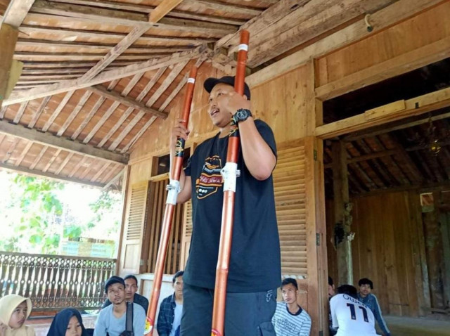 Mustofa Sam, Touring Seorang Diri Keliling Jawa Kenalkan Permainan Tradisional
