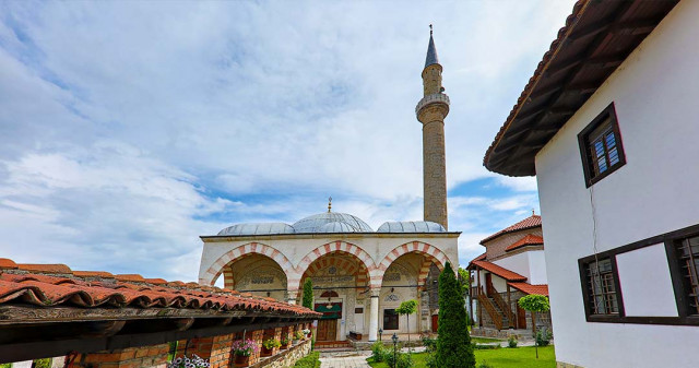 Wisata Halal Kosovo, Banyak Masjid Peninggalan Ottoman Kuno