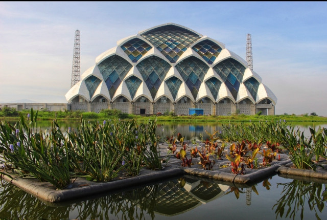 11 Masjid Megah Rancangan Ridwan Kamil, No 5 di Wilayah Perang