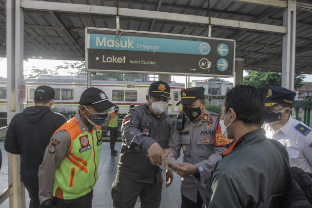 STRP Hari Pertama, Jumlah Penumpang KRL Berkurang 45 Persen