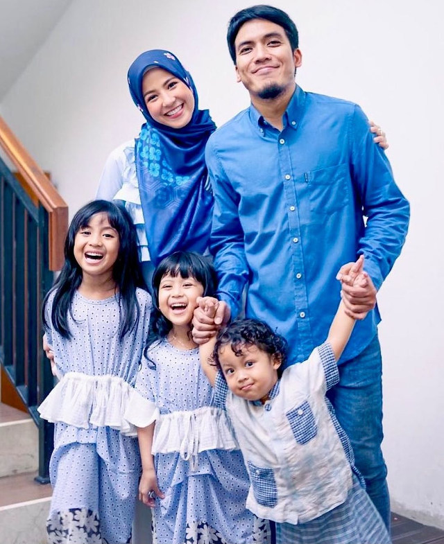 5 Keluarga Artis Solid Berbusana Senada saat Hari Raya