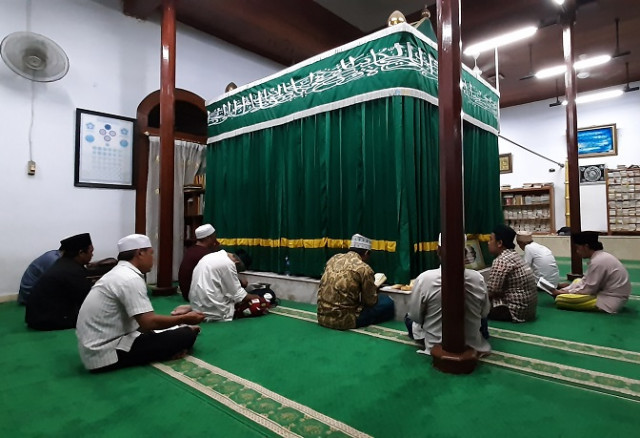 3 Makam Raja dan Ulama di Kompleks Masjid Paling Sering Dikunjungi