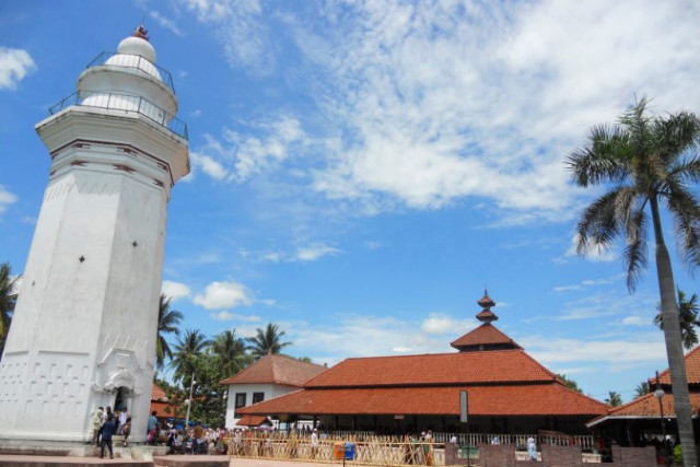 3 Makam Raja dan Ulama di Kompleks Masjid Paling Sering Dikunjungi