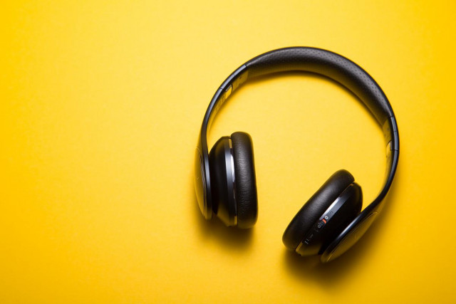 Jangan Salah Sebut Lagi, Ini Beda Earphone Headphone Handsfree dan Headset