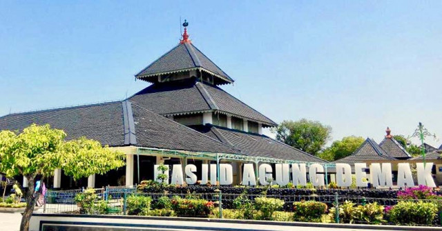 Napak Tilas Jejak Wali Songo di Demak