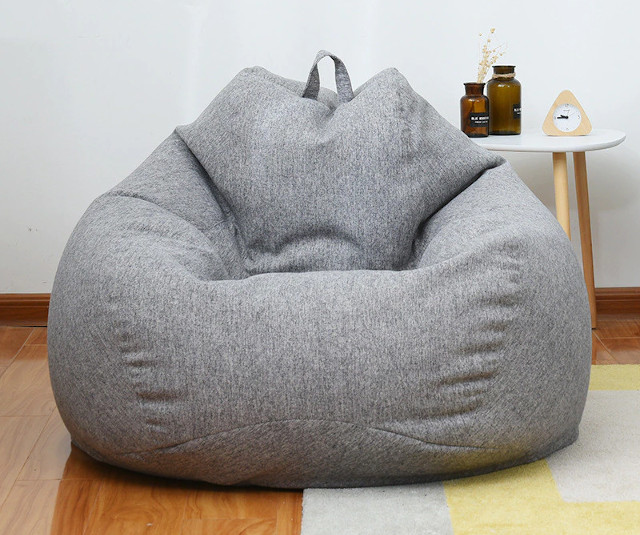 4 Gaya Unik Sofa Tunggal untuk Sudut Baca Si Kutu Buku