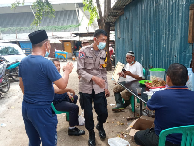 Suka Cita Warga RT 12 Kampung Pedurenan Dapat Shalat Id dan Potong Hewan Qurban