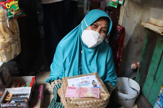 Tak Hanya Daging, Qurban Care Beri Sembako dan Uang untuk Beli Bumbu
