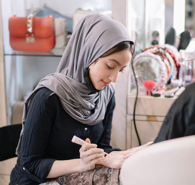 Sekilas Ima Habsyi, Pelukis Henna dengan Desain Klasik hingga BTS