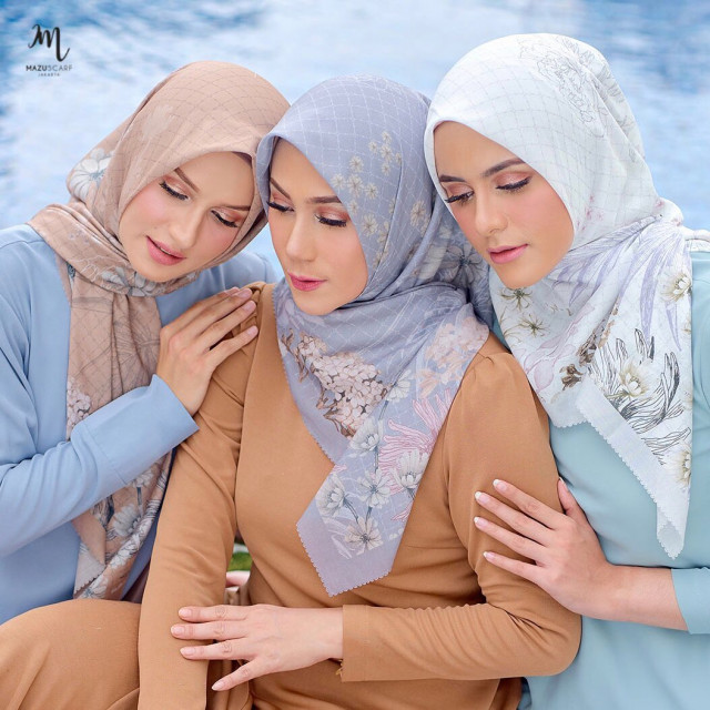 Intip Koleksi Mazu Scarf yang Bikin Marini Zumarnis Cantik Tiada Tara